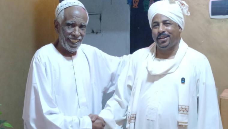 القنصل بخاري حبيب الله يزور الاذاعي المخضرم علم الدين حامد