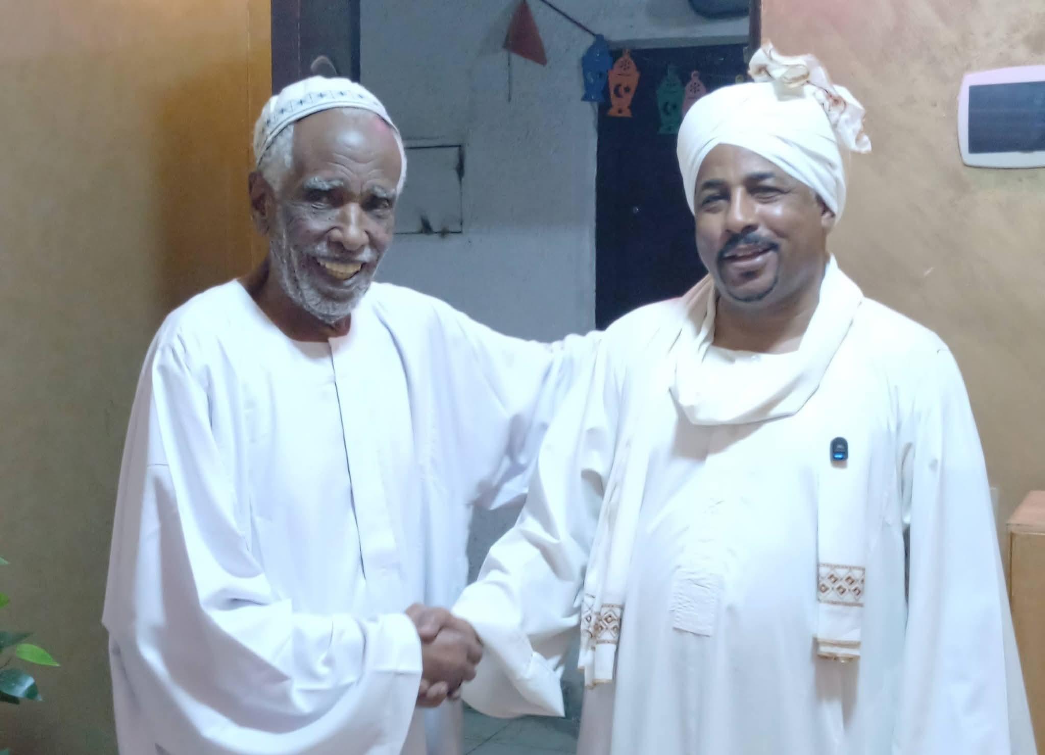 القنصل بخاري حبيب الله يزور الاذاعي المخضرم علم الدين حامد