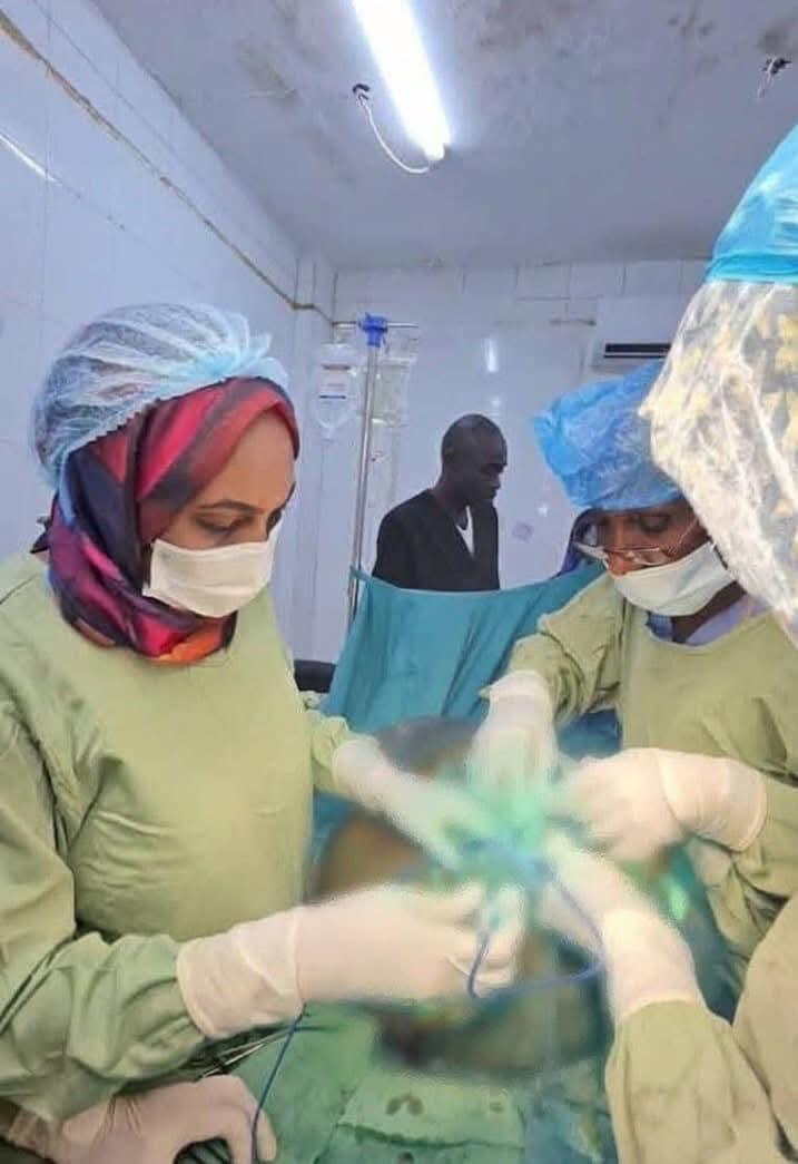 فريق طبي بالقضارف ينجح في استئصال ورم ضخم يزن 40 كيلوجرامًا من سيدة