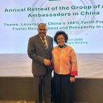 السفير عمر عيسى أحمد يشارك في خلوة سفراء أفريقيا ببكين لبحث الإعفاء الجمركي الصيني