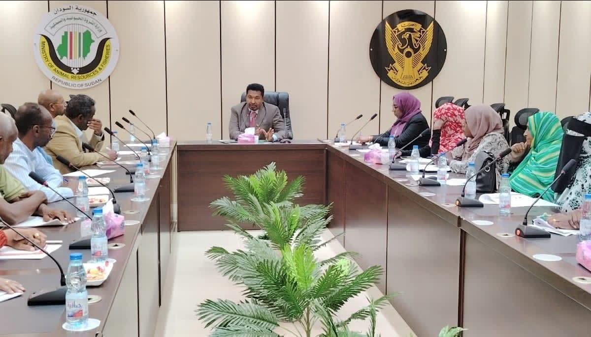الوزير بروفيسور أحمد التجاني المنصوري يعقد اجتماعًا  موسعًا مع فريق العمل الوزاري للمبادرة الاستراتيجية والابتكار