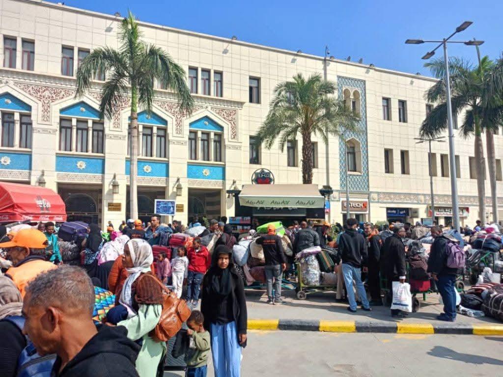 سفير السودان بالقاهرة يشارك في وداع دفعة جديدة من العائدين اختياريا إلى أرض الوطن