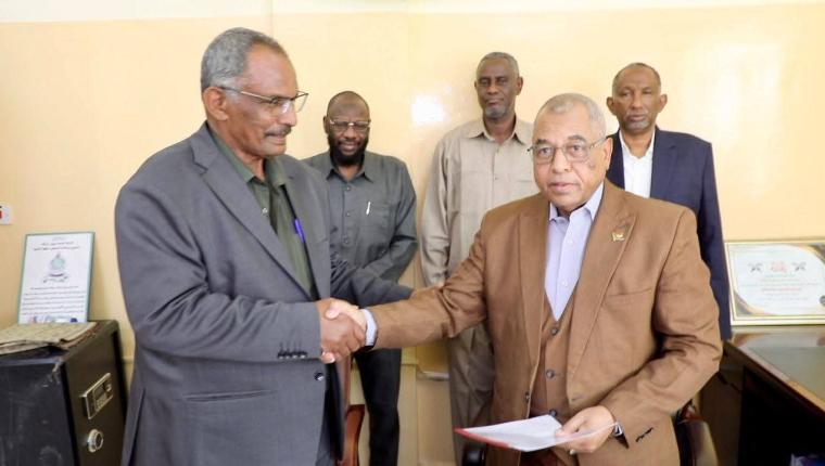ديوان الزكاة ولجنة الأمل الطوعية يُدشنان مشروع "العودة إلى الديار" لترحيل 10 آلاف سوداني من مصر مجانًا