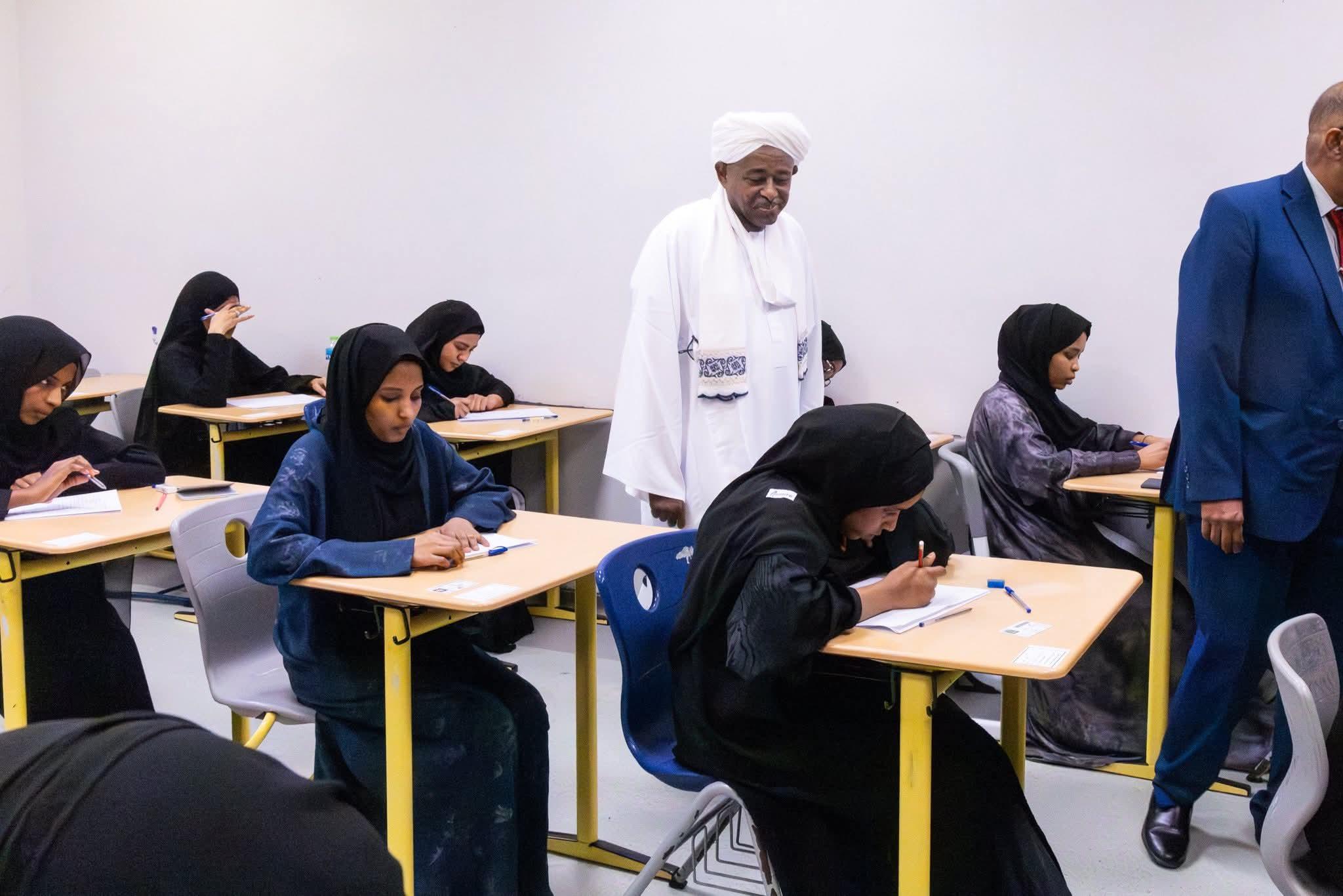 سفير السودان في قطر يشهدبداية انطلاق امتحانات الشهادة الثانوية السودانية