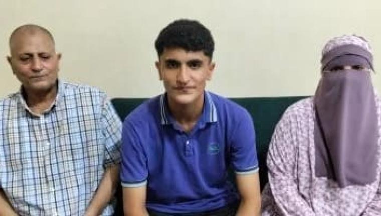 الطالب عبد الله محمود الأول على مستوى مصر  فى الثانوية العامة ت