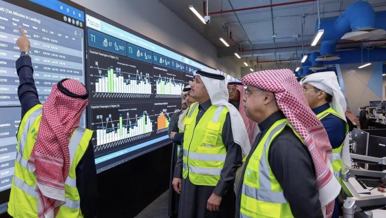 معالي وزير النقل يقف على سير العمليات التشغيلية في مطار الملك خالد الدولي بالرياض