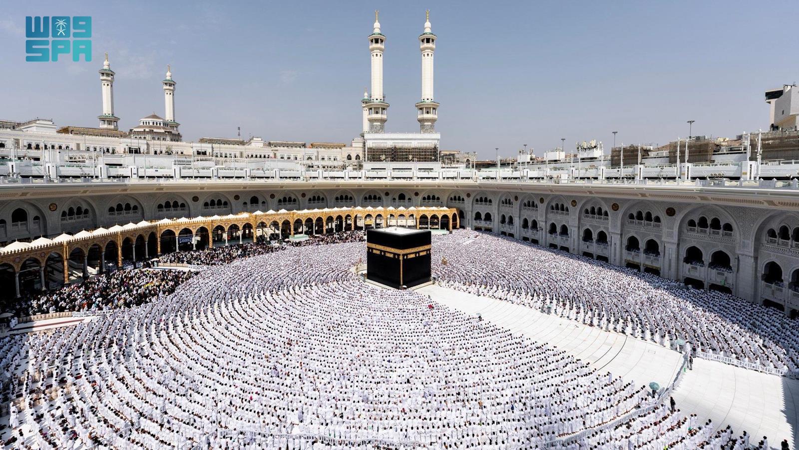 المسجد الحرام والمسجد النبوي خلال عام 2025م يشهدانى  حراكًا تطوعيًا لافتًا أسهم في تعزيز جودة الخدمات المقدَّمة لضيوف الرحمن.