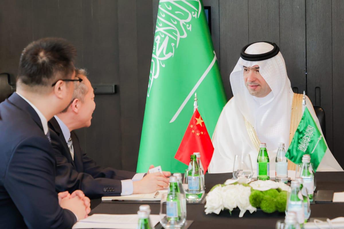 الوزير السعودي الحقيل  يختتم زيارته إلى الصين