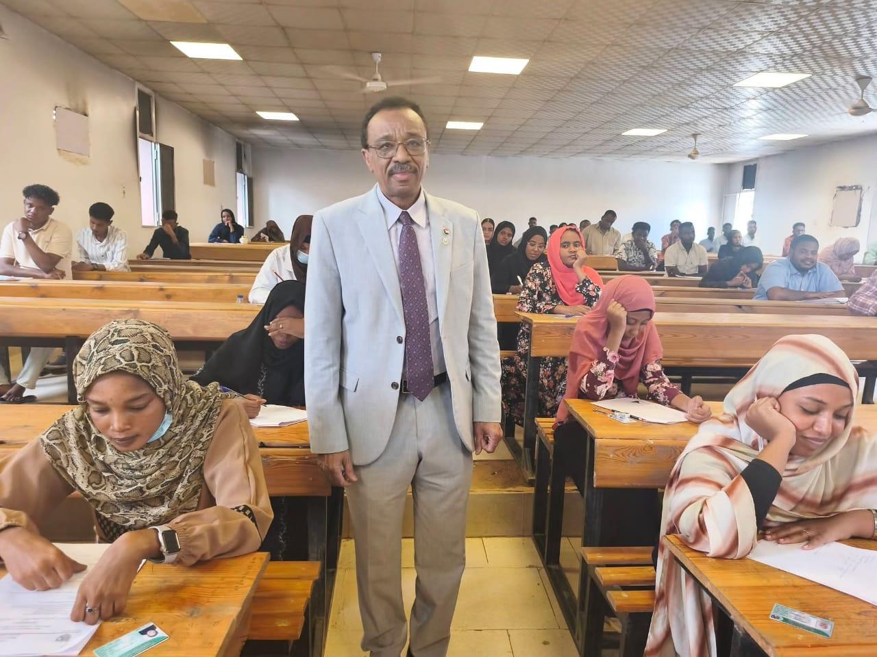 وزير التعليم العالي عودة الجامعات إلى الخرطوم تؤكد أن الولاية آمنة ومطمئنة