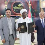 الوزير سيف النصر التجاني  و والي البحر الاحمر  يشهدان  توقيع مذكرة تفاهم بين الأكاديمية العربية وسودانير