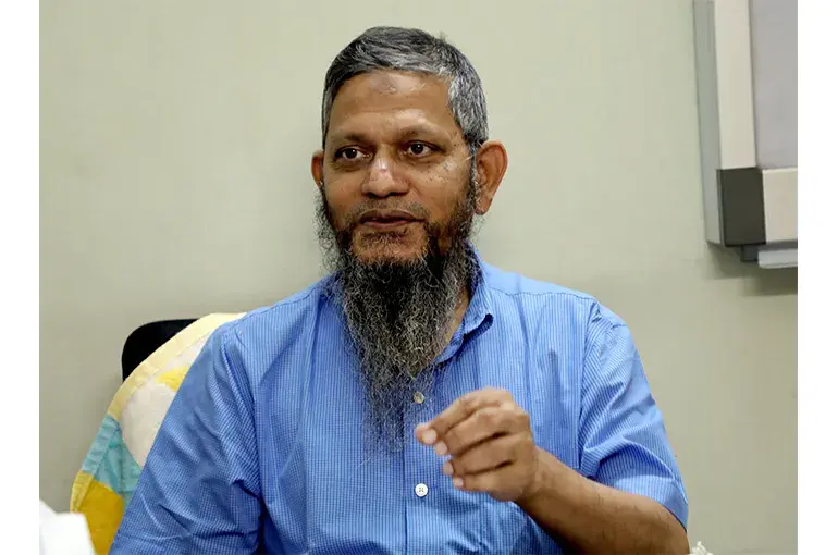 قمر الإسلام.. حكاية طبيب أنشأ مستشفى للفقراء وأجرى ألف عملية زراعة كلى مجانا