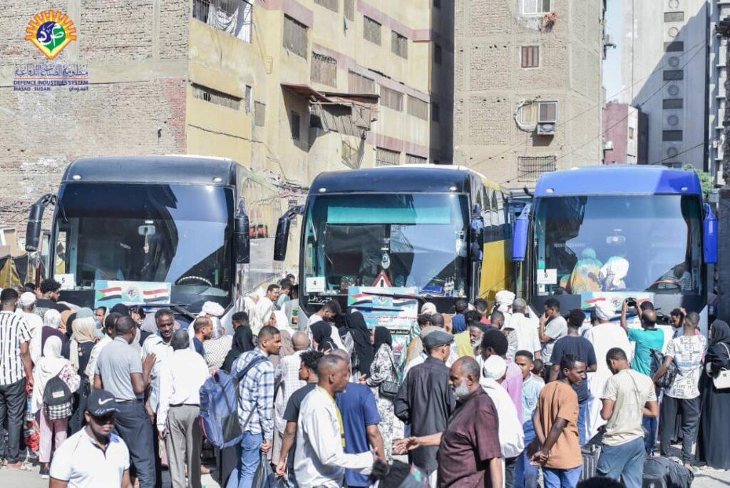 شركات نقل سودانية بمصر تطالب "لجنة الأمل"  بفرص متساوية في "رحلات العودة"
