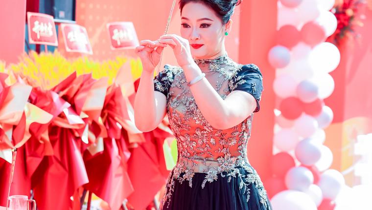 الجالية السودانية في قوانزو تشارك السيدة فاطمة احتفالها باستقلال السودان والعامين الميلادي والصيني الجديدين