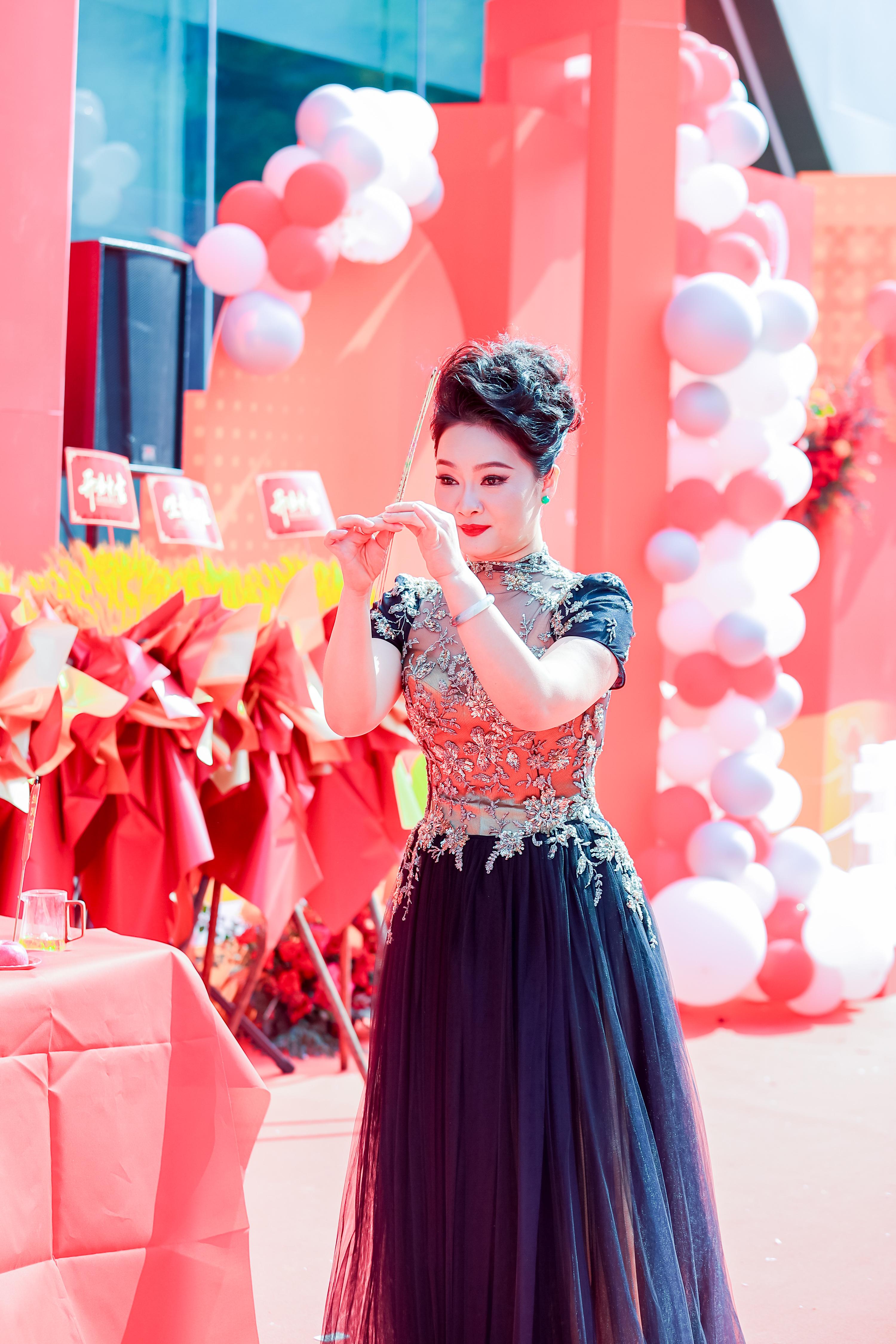 الجالية السودانية في قوانزو تشارك السيدة فاطمة احتفالها باستقلال السودان والعامين الميلادي والصيني الجديدين