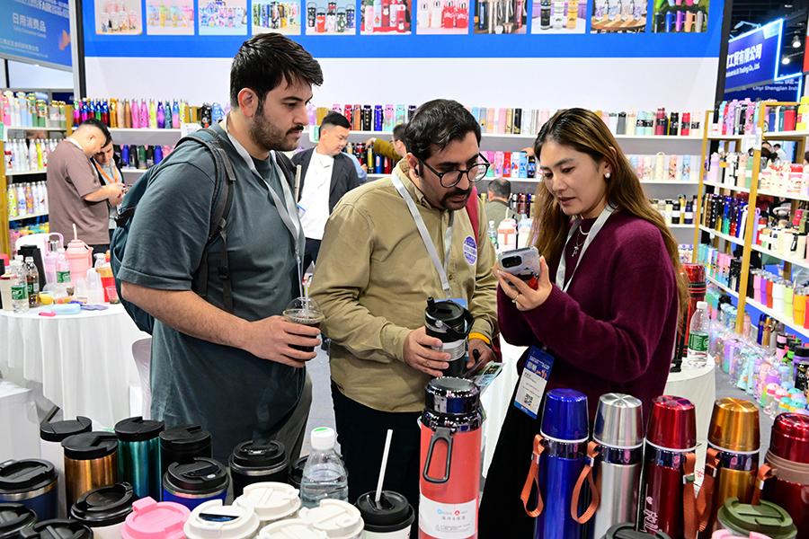 مركز السلع الصغيرة بشرقي الصين يسجل نموا قويا للتجارة الخارجية