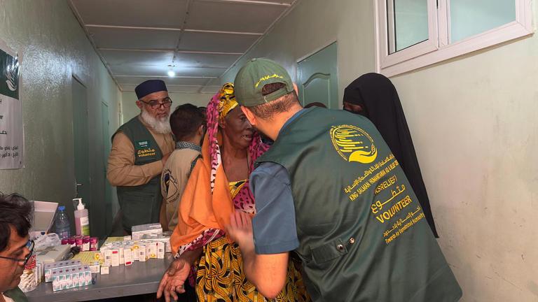 بالصور.. مركز الملك سلمان للإغاثة ينفذ مبادرة "نور السعودية" في باماكو عاصمة مالي