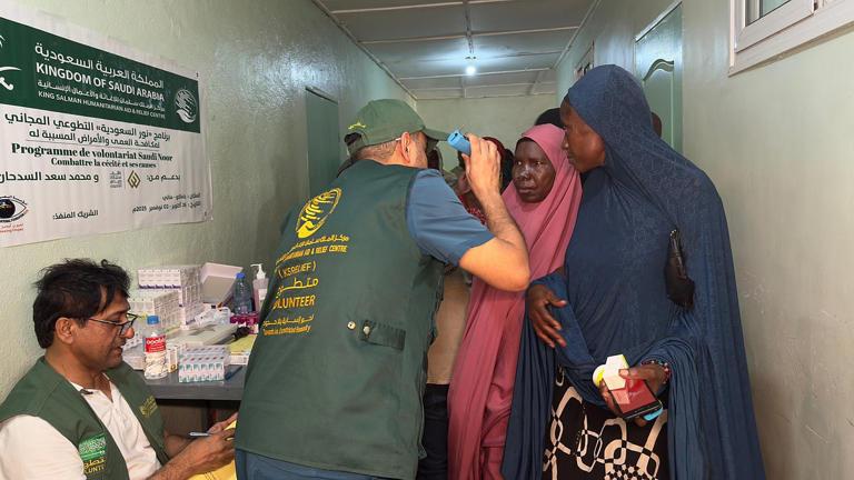 بالصور.. مركز الملك سلمان للإغاثة ينفذ مبادرة "نور السعودية" في باماكو عاصمة مالي