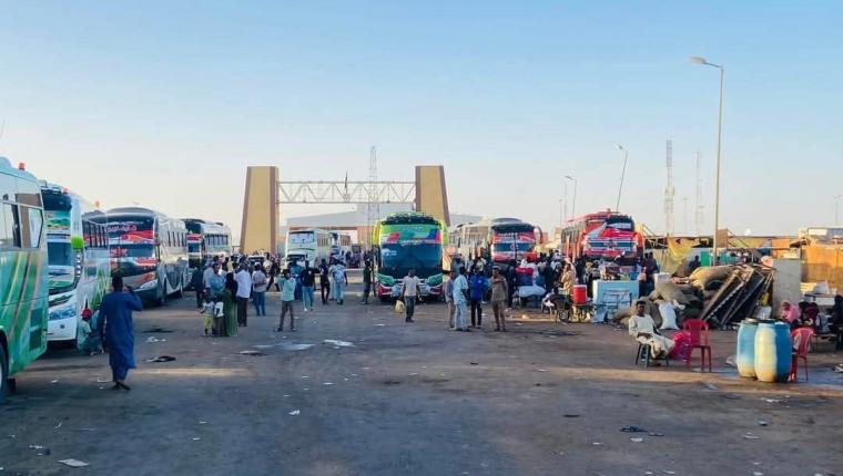 حركة النقل بالمعبر تمضي بصورة طبيعية وانسيابية في ترحيل العائدين ضمن برامج العودة الطوعية