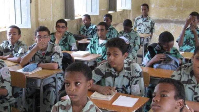 مدرسة الخرطوم الثانوية القديمة.. بين جسرين قديمين