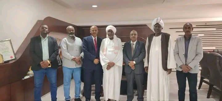 مدير جامعة إفريقيا العالمية يبحث مع وفد بنك الخليج تعزيز الشراكة والتعاون المشترك