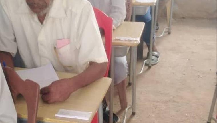 الطيب أحمد دافيس  مازال يمتحن للشهادة السودانية منذ عام1980