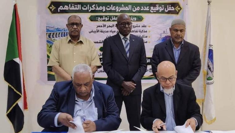 والي البحر الأحمر يشهد توقيع حزمة مشروعات تنموية كبرى بدعم اتحادي لحل أزمة المياه والكهرباء