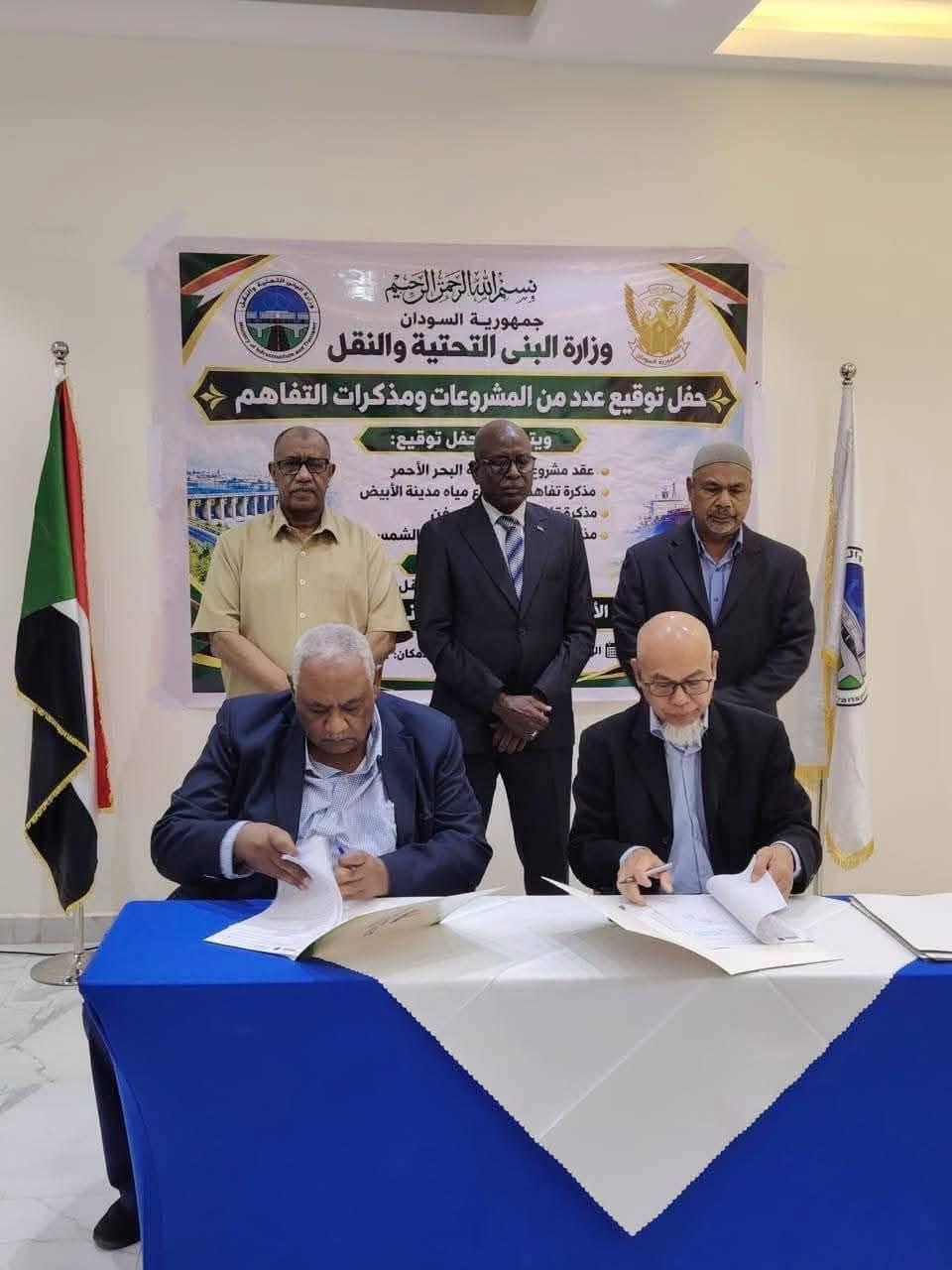 والي البحر الأحمر يشهد توقيع حزمة مشروعات تنموية كبرى بدعم اتحادي لحل أزمة المياه والكهرباء