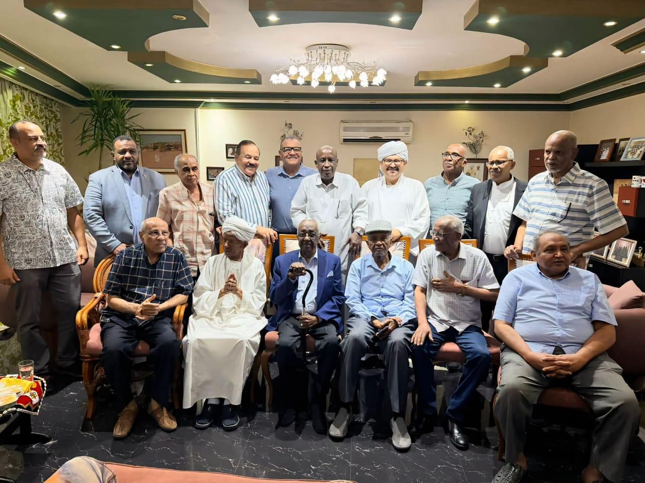 وزير الخارجية السابق السفير علي يوسف يقيم حفل وداع للسفير أونور أحمد بالقاهرة