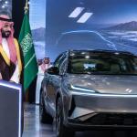 ولي العهد السعودي محمد بن سلمان يدشن أول سيارة كهربائية  مصنعة في  السعودية