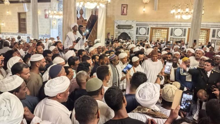 رابطة الطريقة السمانية يشاركون في حضور صلاة الجنازة وتشييع فقيد التصوف والأمة السودانية الشيخ الخليفة الطيب الجد