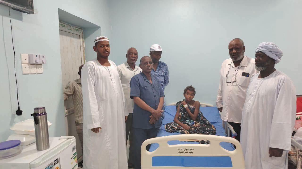 التلميذ إبراهيم شرف الدين سلمان حمد يؤدي امتحان اللغة العربية  بالمستشفى العسكري بعد تعرضه لوعكة صحية