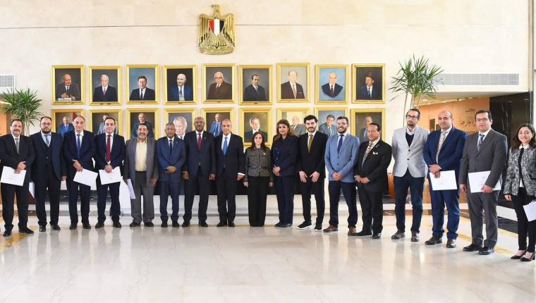 وزيرا خارجية مصر والسودان يكرمان الفريق الطبي المصري الذي زار السودان في مهمة طبية علاجية