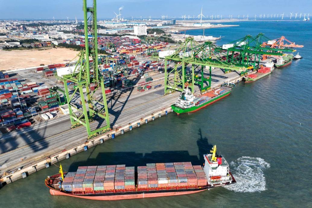 طريق الحرير البحري يعزز التكامل بين الموانئ والشحن والتجارة